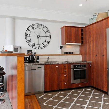 Spacious Water-Front Apartment -Princes Wharf 2219 オークランド エクステリア 写真